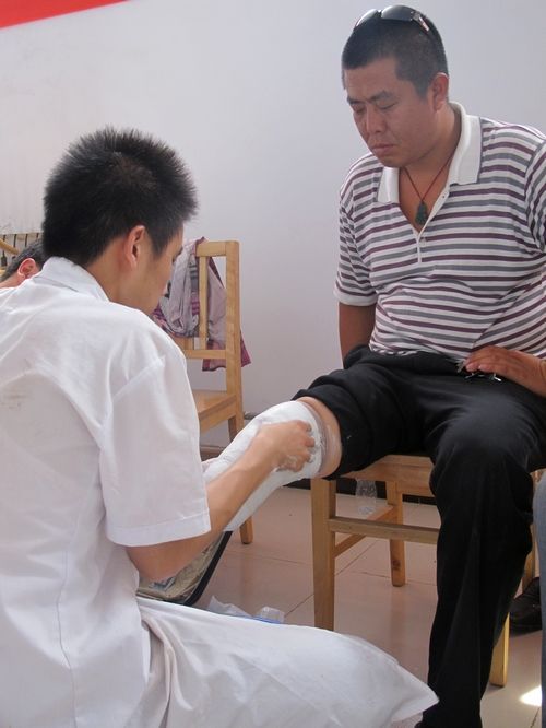 大腿假肢價格及大腿假體由哪些部分組裝而成(圖1) 大腿假肢價格及大腿假體由哪些部分組裝而成(圖1)