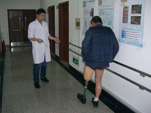 安裝一個(gè)假肢花費(fèi)多少錢假肢產(chǎn)品價(jià)格會(huì)越來(lái)越高么?(圖1) 安裝一個(gè)假肢花費(fèi)多少錢假肢產(chǎn)品價(jià)格會(huì)越來(lái)越高么?(圖1)