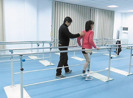 假肢廠家告訴您如何進行殘肢的訓練(圖1) 假肢廠家告訴您如何進行殘肢的訓練